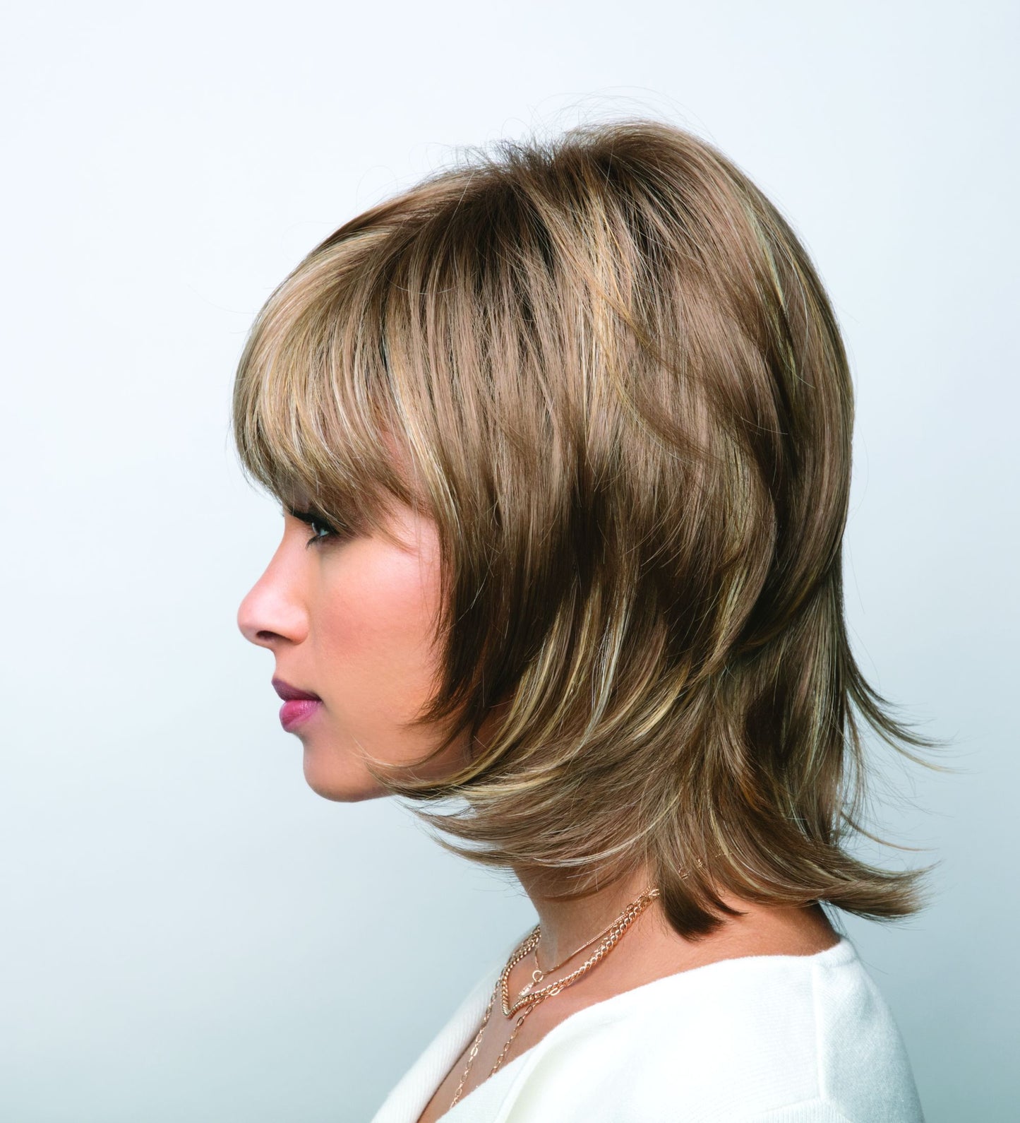 Bailey by Hi-Fashion – Tousled Medium-Length Wig with Feathered Layers | Fibre Hair | UK Stock